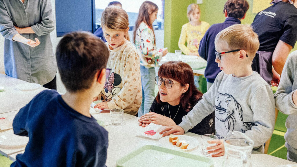 Searching for traces in the experimental kitchen